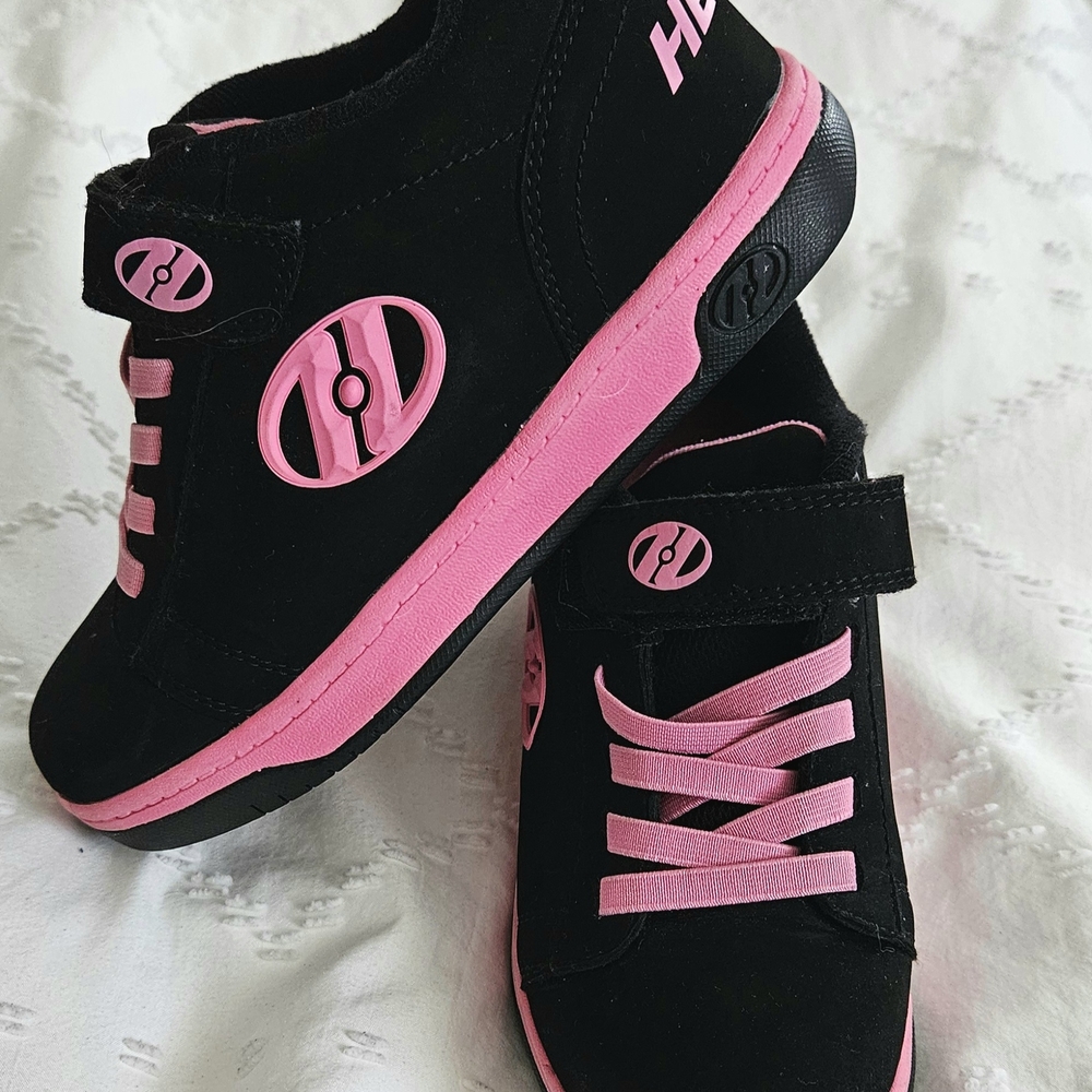 Heelys Youth Sneakers in Black and Pink